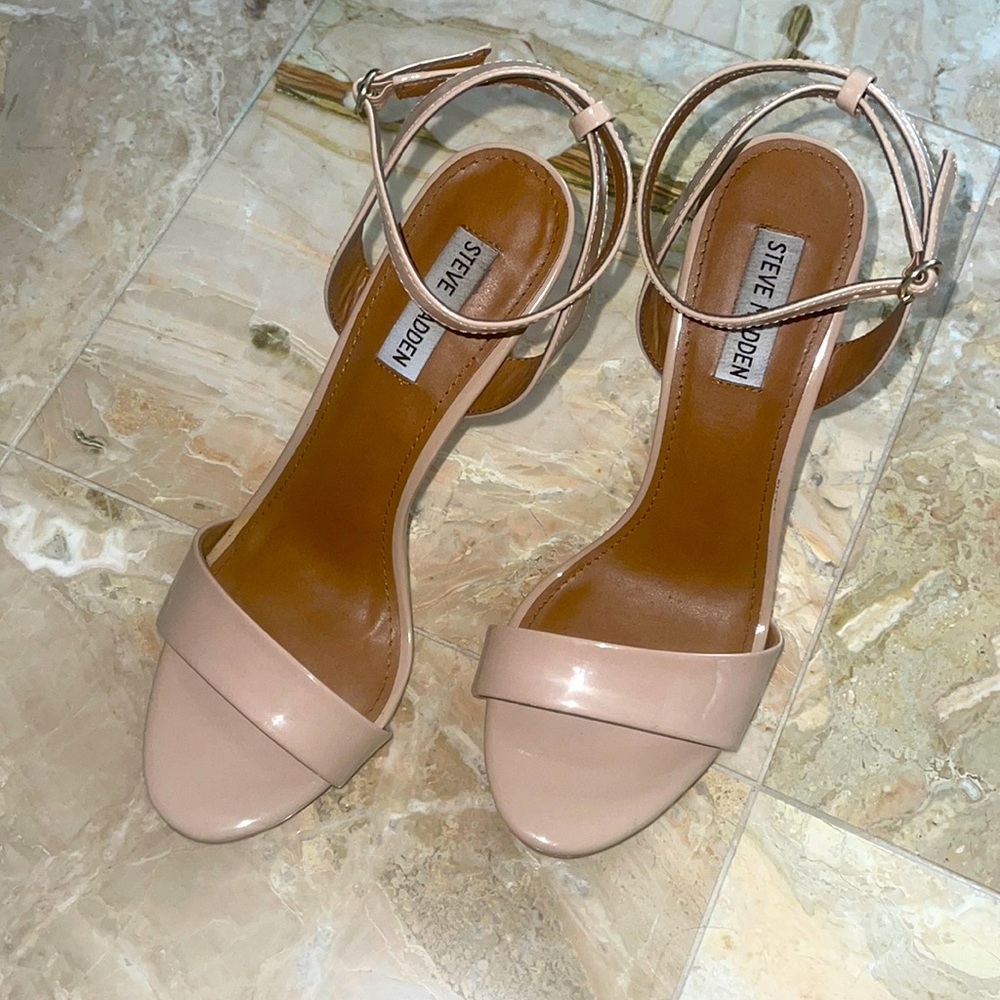 Like new Steve Madden nude heels size 10